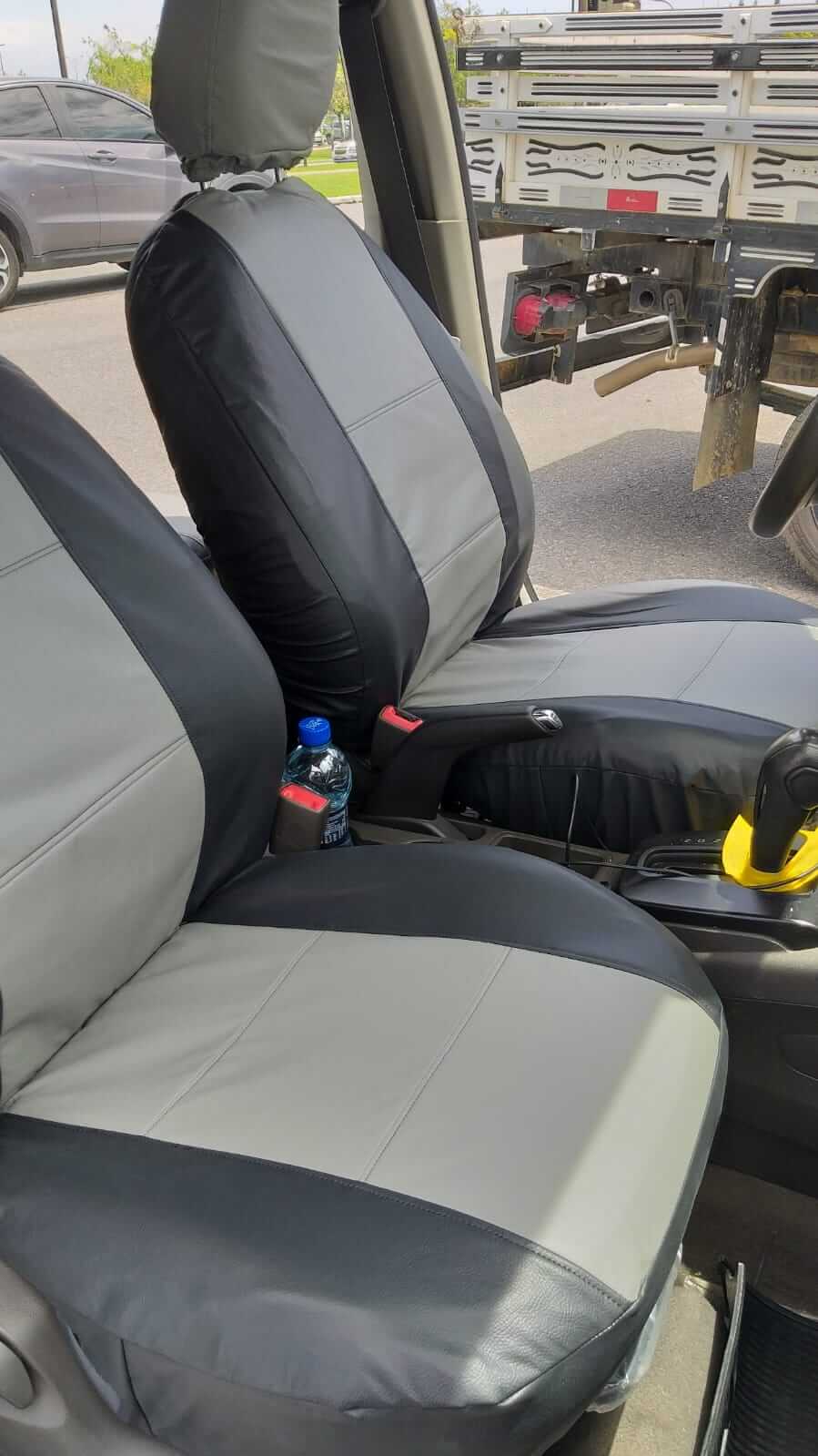 Capas em corano preto e cinza